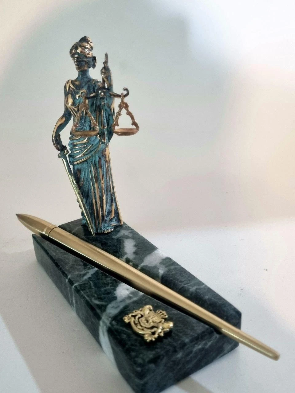 ''Themis'' — pen stand, ხედი 1