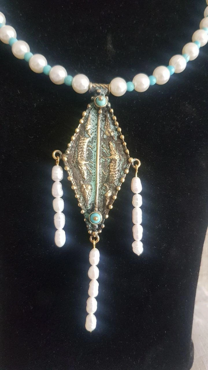 ''Necklace'', ხედი 2