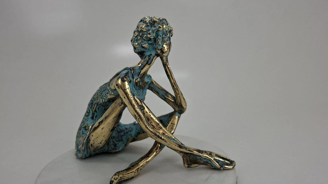 ''Sitting girl'', ხედი 2