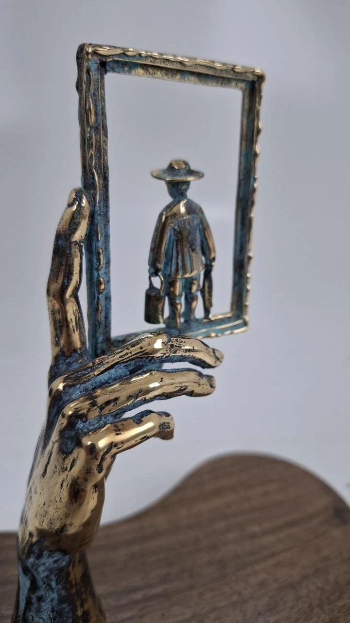 ''Fisherman'' — hand composition, ხედი 3