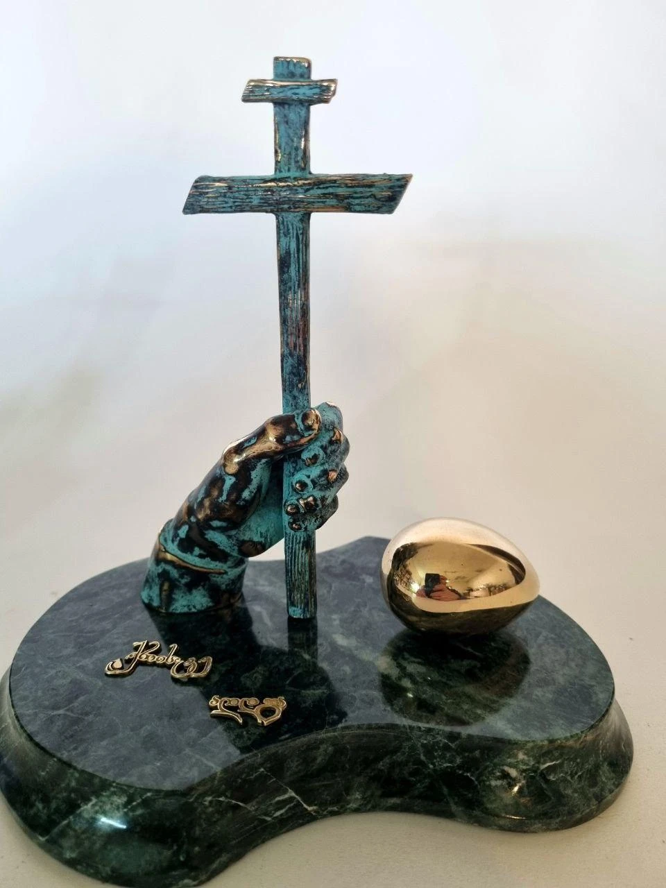 ''A cross with an Easter egg'', ხედი 1
