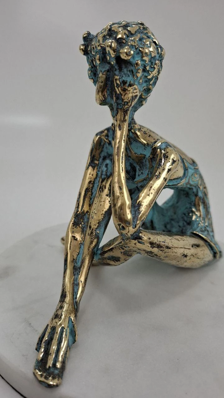 ''Sitting girl'', ხედი 3