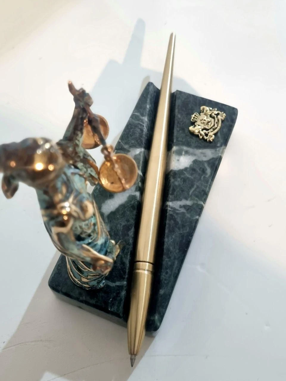 ''Themis'' — pen stand, ხედი 3