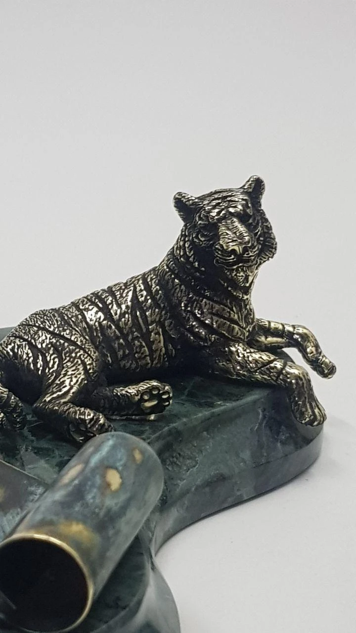 ''A tiger with a scroll'', ხედი 2