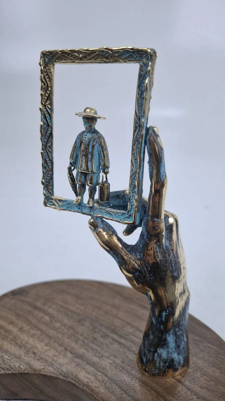 ''Fisherman'' — hand composition, ხედი 2