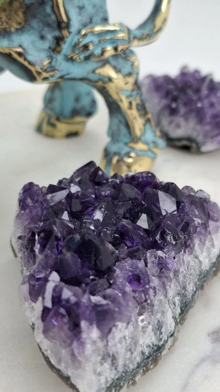 ''Bull'' — with natural stones, ხედი 2