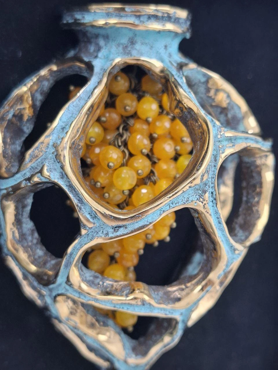 ''Yellow bunch of grapes in Qvevri", ხედი 3