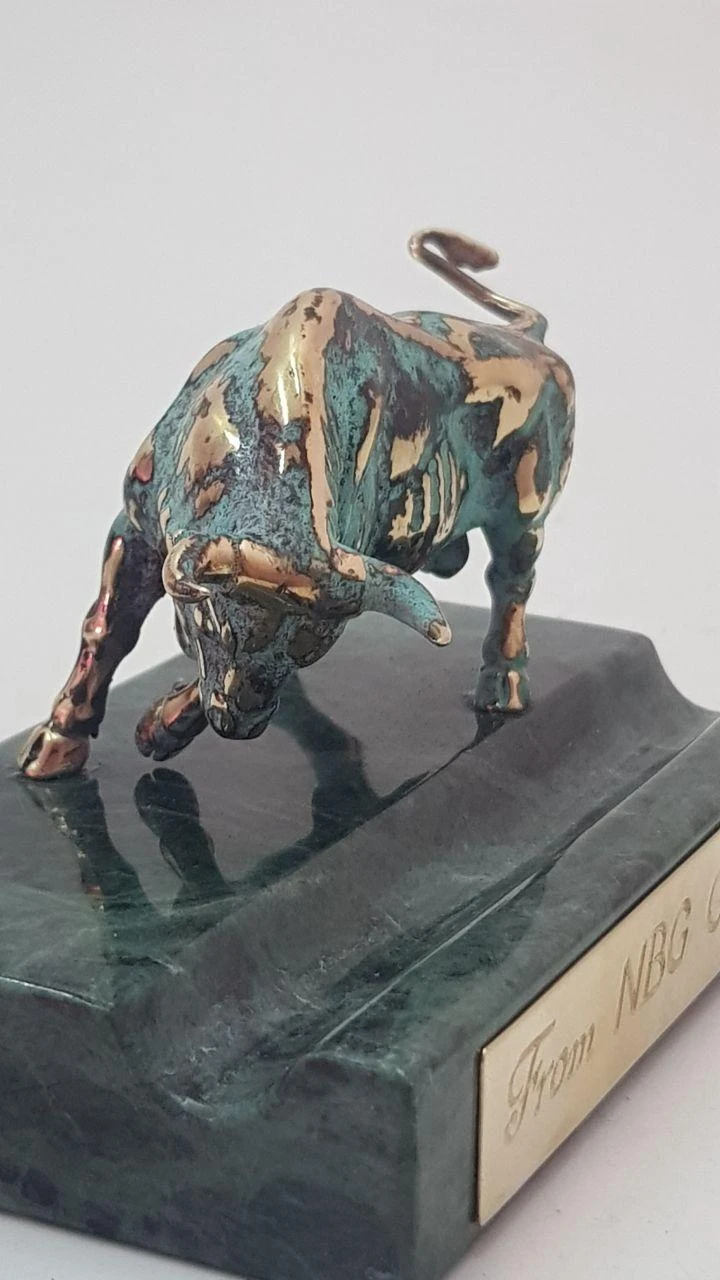 ''Bull" — pen stand, ხედი 3