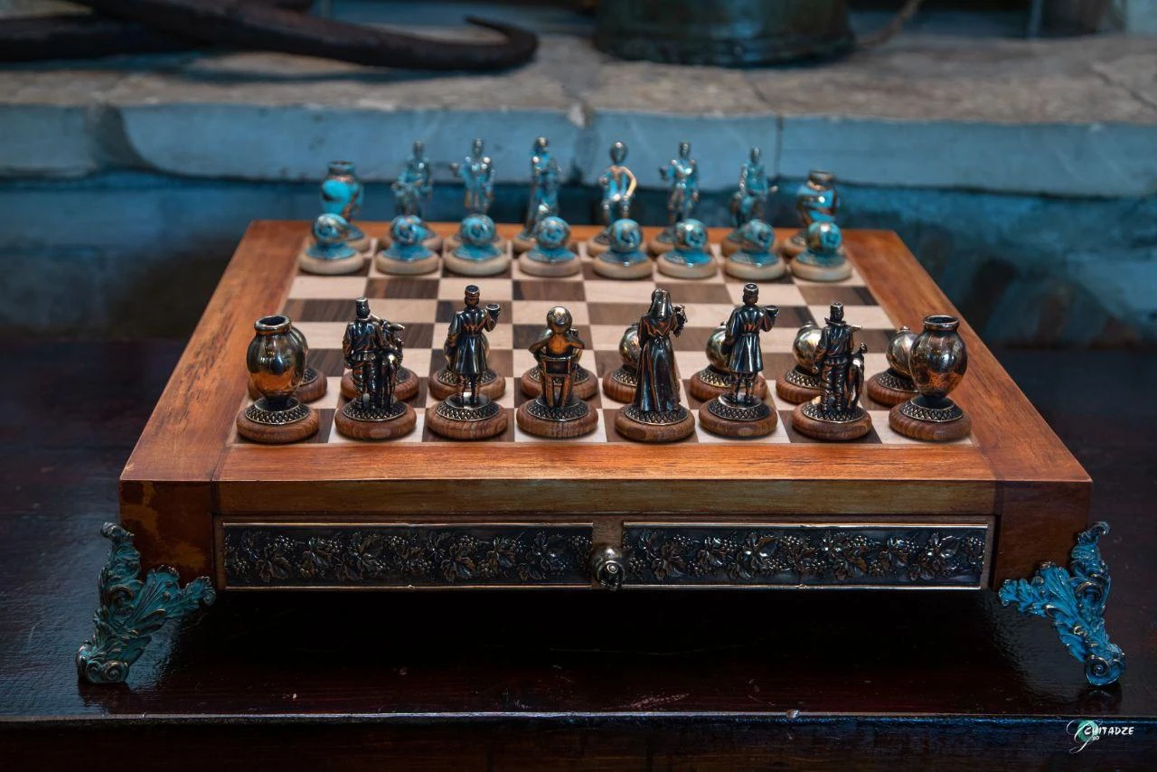 Wine chess on a classic stand, ხედი 3
