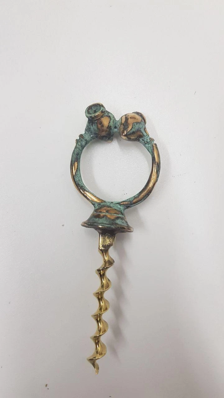 Corkscrew with two Qvevris
