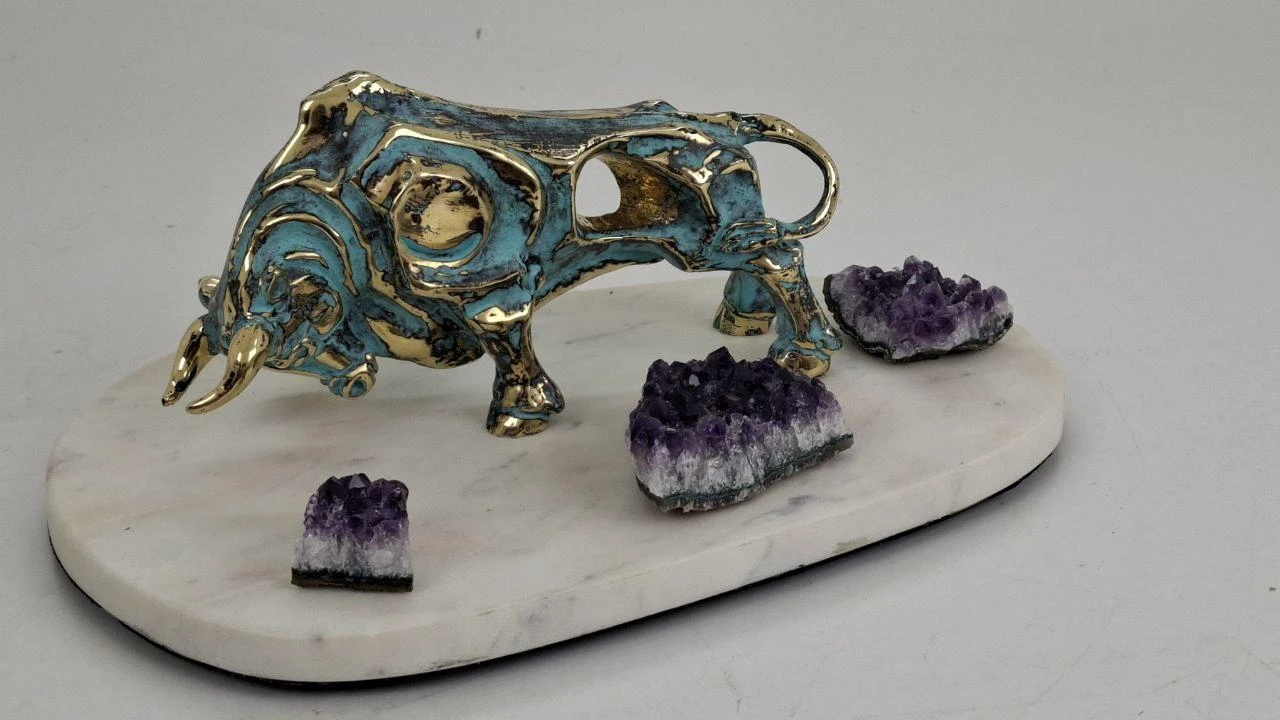 ''Bull'' — with natural stones, ხედი 7