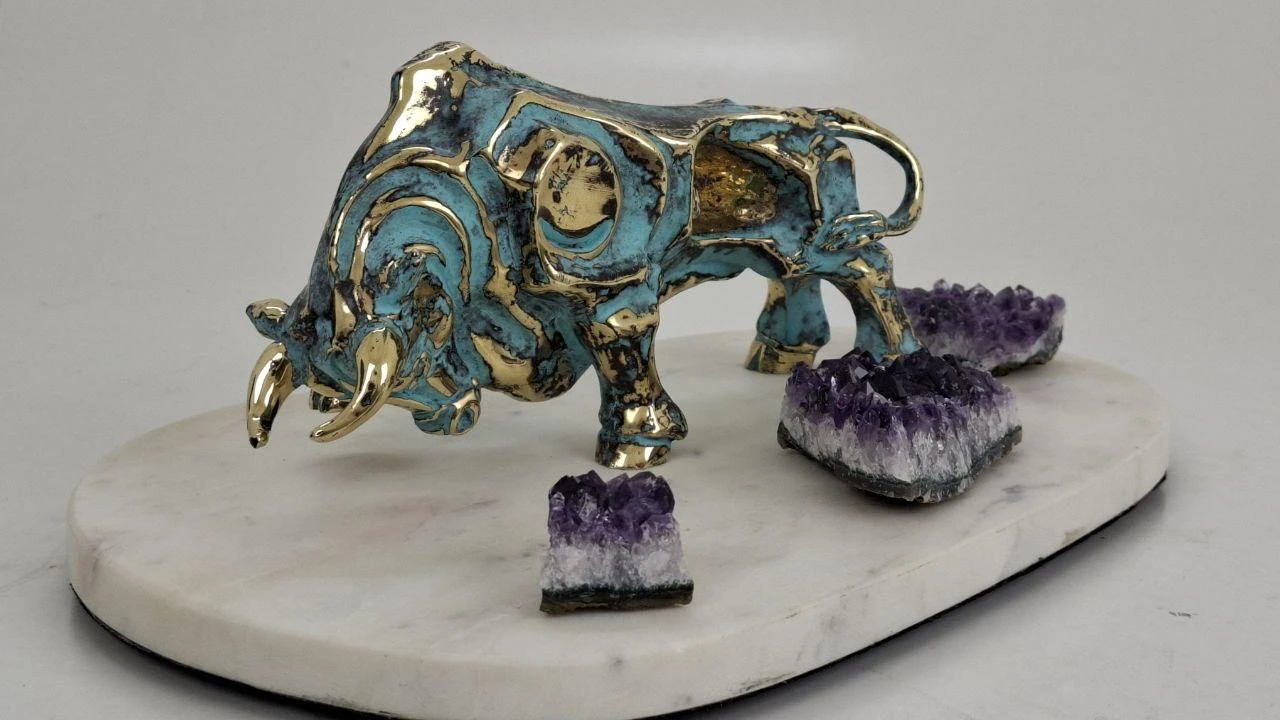 ''Bull'' — with natural stones, ხედი 6