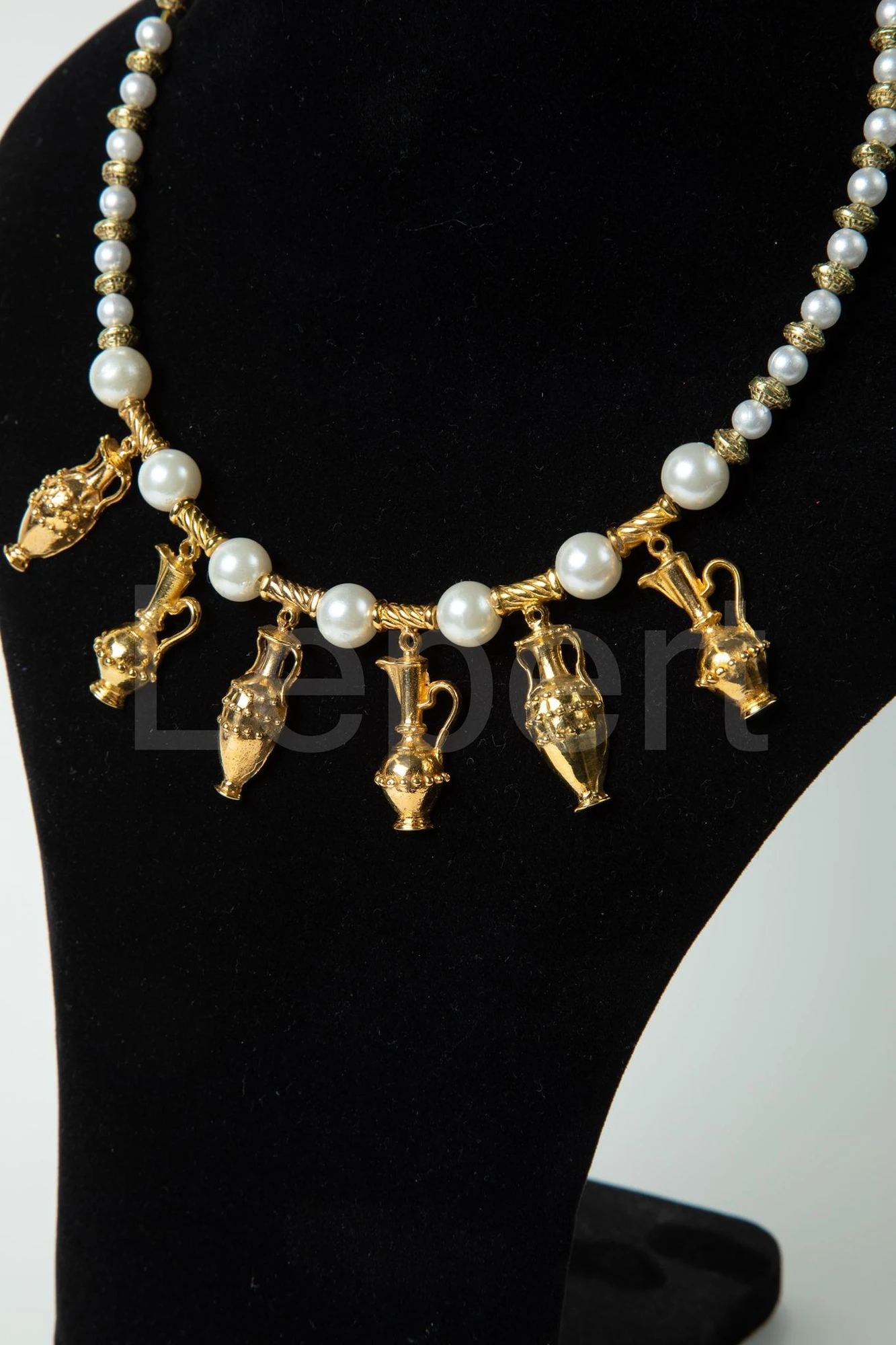 ''Necklace'', ხედი 2