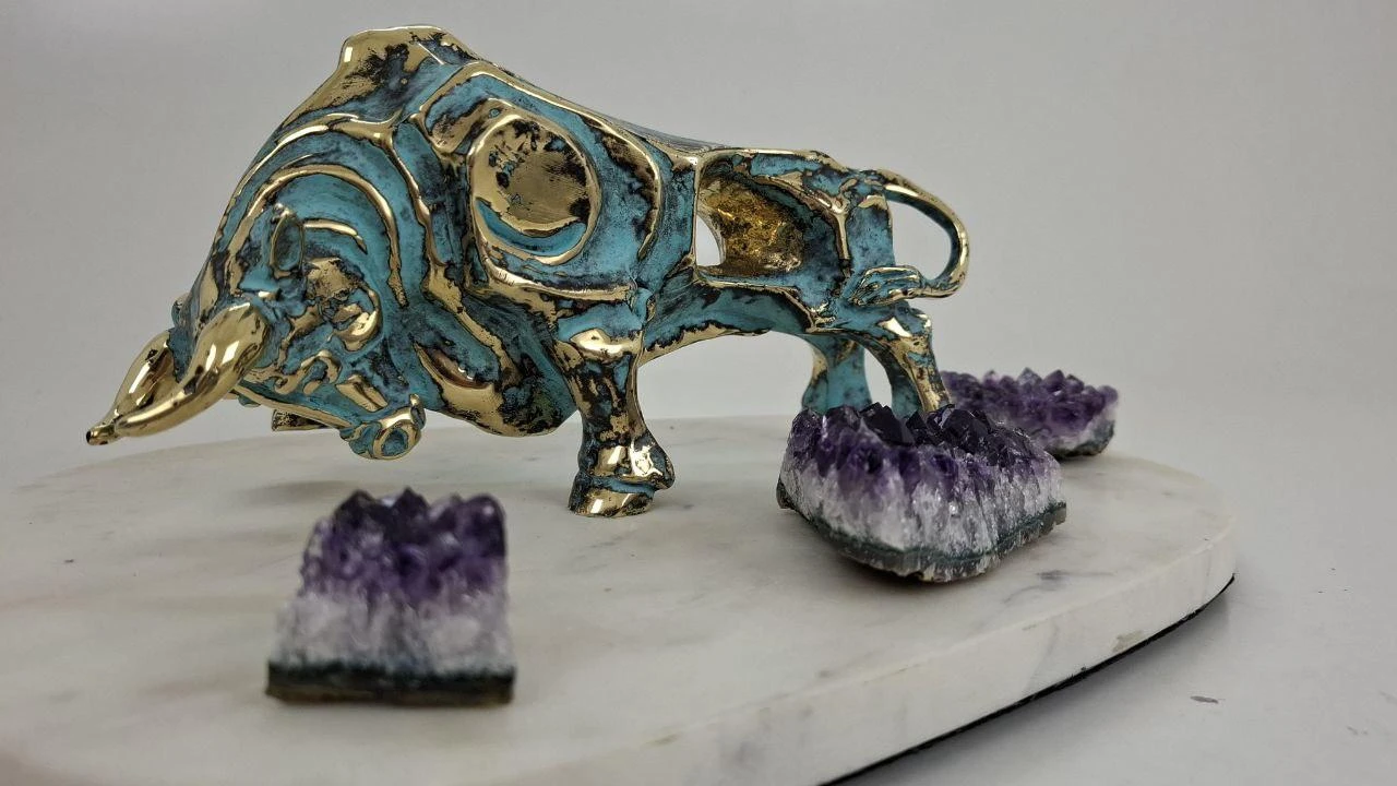 ''Bull'' — with natural stones, ხედი 5